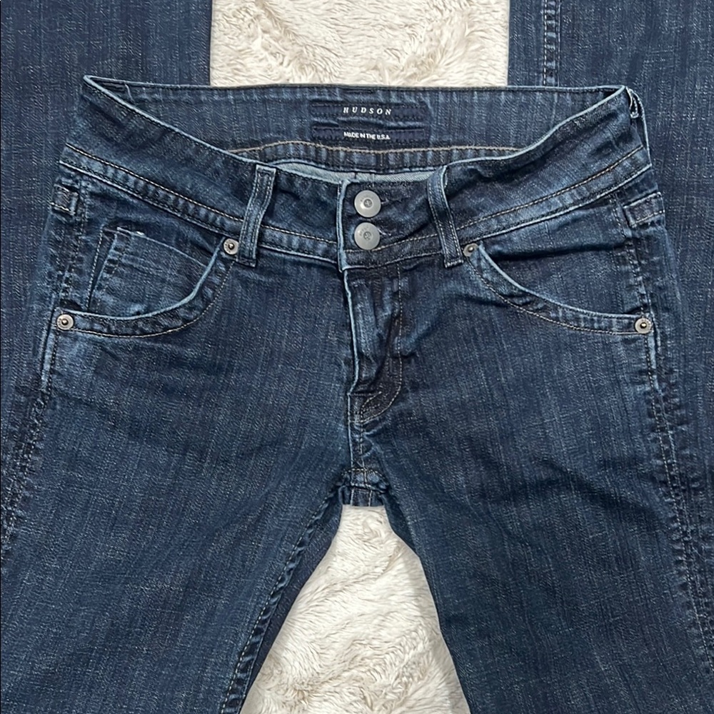 Hudson women’s denim Jeans size 27
Premium made in USA dark wash 5 pocket style